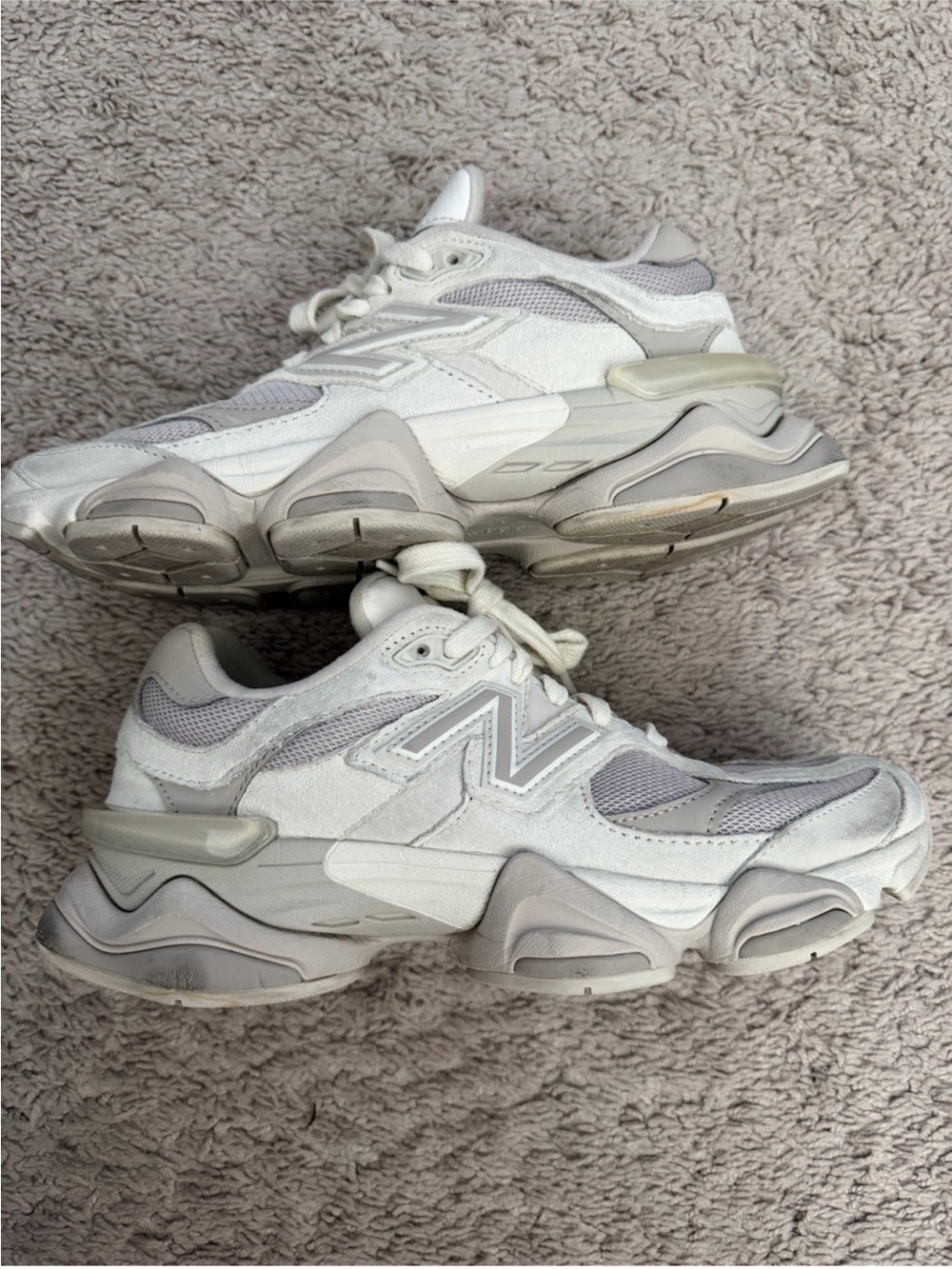 New Balance Women's White and Light Gray Chunky Sneaker